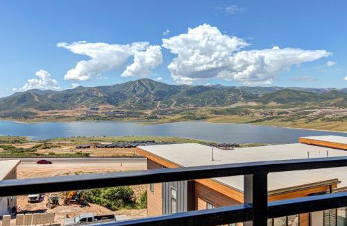Hideout Maison | On Top of the Mountains - Unit A