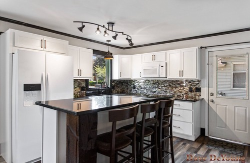 Holland Maison | On Tulip Lane! Walking distance to downtown shops, restaurants, and parks!