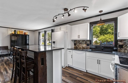 Holland Maison | On Tulip Lane! Walking distance to downtown shops, restaurants, and parks!