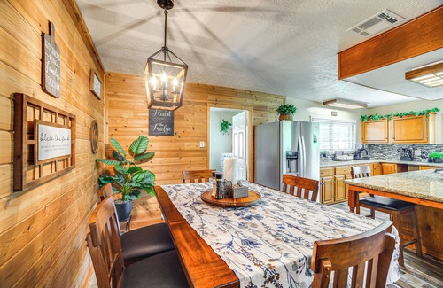 Onalaska Maison | Onalaska Home w/ Game Room, Sunroom & Lake View!