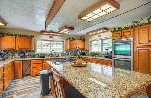 Onalaska Maison | Onalaska Home w/ Game Room, Sunroom & Lake View!
