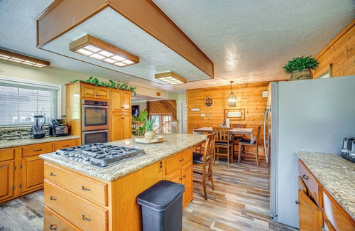 Onalaska Maison | Onalaska Home w/ Game Room, Sunroom & Lake View!