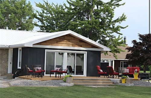 Kingsville Cottage | Pelee in the Spring - Birds, Blooms and Bright Evening Skies!