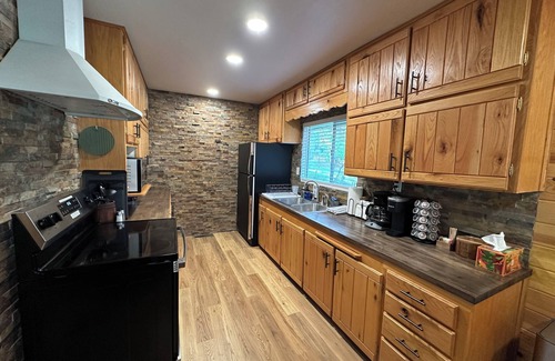 Christopher Creek Cabine | Once Upon a Creek: Newly Renovated Cozy Cabin In The Pines w/Patio Play Area