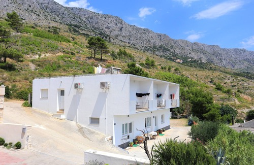 Ruskamen Appartement | Appartement d'une chambre avec le balcon et la vue sur le mer Lokva Rogoznica, Omis (A-17645-c)