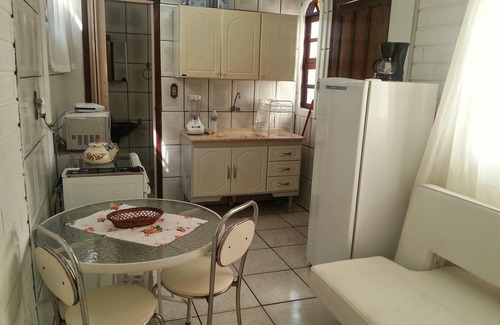 Barra da Lagoa Appartement | Les appartements d'une chambre avec air conditionné, piscine et barbecue sur la terrasse