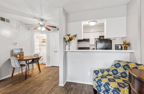 Park Central Appartement | One Bedroom Apartment- Access to all DFW!