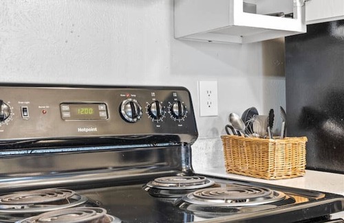 Park Central Appartement | One Bedroom Apartment- Access to all DFW!