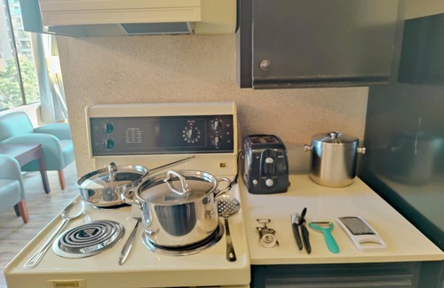 West End Hôtel | One Bedroom Apartment with Robson View