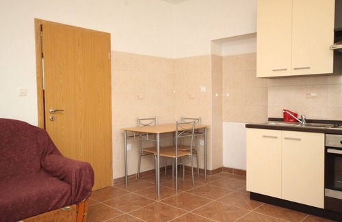 Ugljan Appartement | Appartement d'une chambre avec la terrasse et la vue sur le mer Ugljan (A-8257-b)