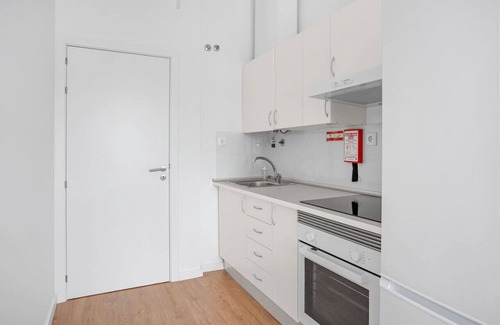 Cacilhas Appartement | One bedroom Apt | Almada | Balcony w/River Views!