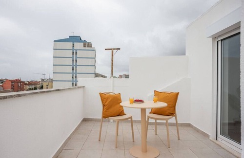 Cacilhas Appartement | One bedroom Apt | Almada | Balcony w/River Views!