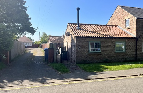 Barmston Cottage | Cosy , Village location - One Bedroom Barn