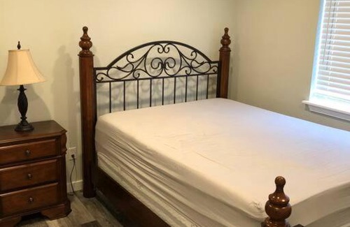 Midland Appartement | One bedroom condo, with two parking spots.