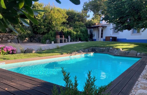 Almocageme Cottage | Un chalet chambre avec piscine située dans un cadre paisible.