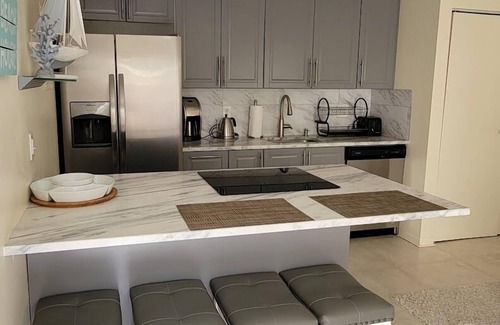 West Palm Beach Copropriété | Communauté fermée, une chambre à coucher, près de la plage, City Place, magasins, restaurants.