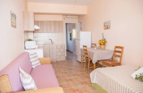 Thermisia Appartement | One-Bedroom Apartment with Sea Views and Olive Grove Serenity for Up to 3 Guests