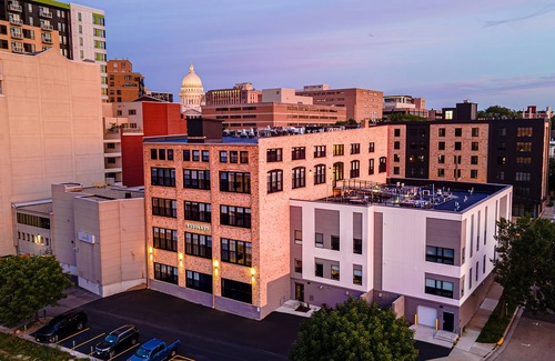 Madison Maison | One Bedroom Queen in the heart of downtown.