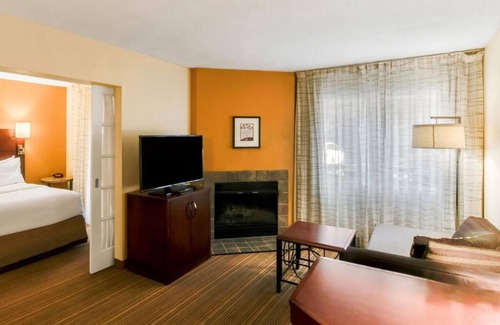 Westborough Hôtel | One Bedroom Queen Suite with sofa bed and fully equipped kitchen
