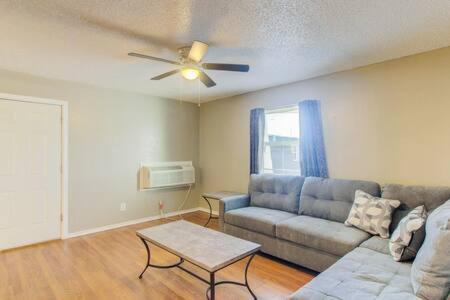 Lawton Appartement | One-bedroom ready for you near Fort Sill