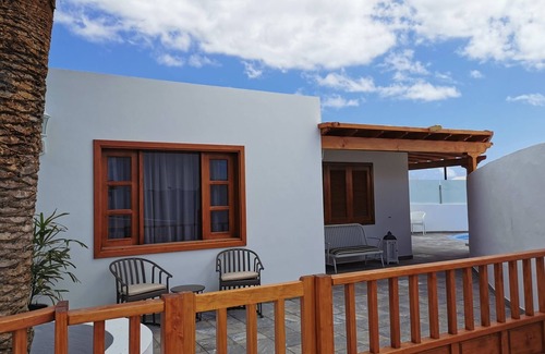 Teguise Villa | Villa d’une chambre avec terrasse et Jacuzzi privé entièrement privé.