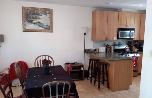Glover Park Appartement | One bedroom w/bath, Close to Georgetown and Amer. U. Safe area w/nightlife.