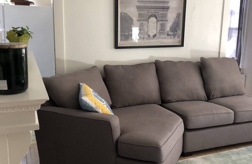 Saskatoon Downtown Maison | One block from River Character, large two bedroom