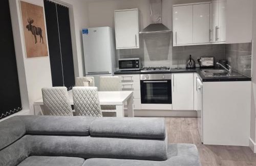 Enfield Highway Appartement | One double room in A 4 bed in Enfield north London