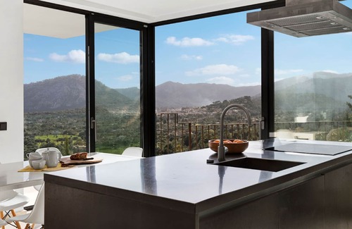 Urbanitzacio la Font Villa | Villa familiale de plain-pied de 3 chambres offrant une vue spectaculaire sur la région de Pollensa et au-delà.