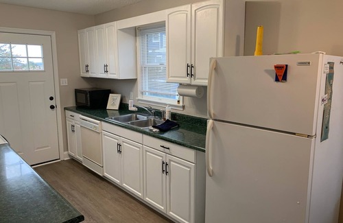 Broadkill Beach Maison | One minute walk to the beach! Family friendly. Beautiful sunrise/sunset views!