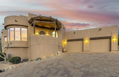 Gold Canyon Maison | One of a Kind Secluded Home w/Pool in Gold Canyon: Captivating Views All Around