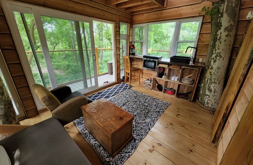 Belfast Cabine | One of a kind Treehouse on the Genesee River