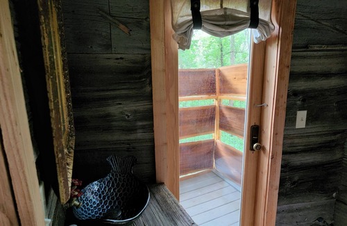 Belfast Cabine | One of a kind Treehouse on the Genesee River
