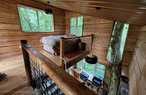 Belfast Cabine | One of a kind Treehouse on the Genesee River