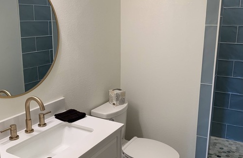 Ben Wheeler Maison | One of five modern bungalows- 1st Monday Trade Days, Music Festivals, East Texas