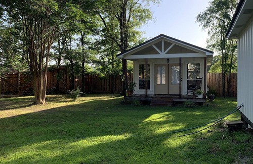 Ben Wheeler Maison | One of five modern bungalows- 1st Monday Trade Days, Music Festivals, East Texas