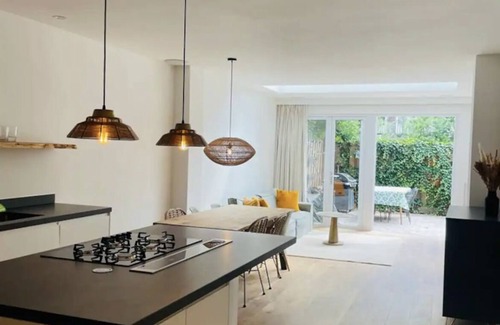 Hoofddorppleinbuurt Lit Et Petit-Déjeuner | One room near Vondelpark