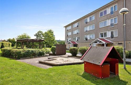 Goteborg Municipality Maison | One Room with 3 single beds