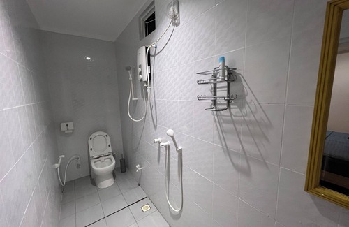 Dhangethi Lit Et Petit-Déjeuner | One room with AC in Dhangethi