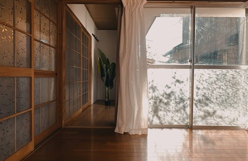 Choshi Maison | One-unit rental: A modern Japanese-style old minka house full of historical value. 4 minutes to the station and the sea. Pets are allowed! Popular fishing spot. Double bed & Japanese style bed, long term available.