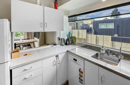 Onehunga Maison | Onehunga Oasis l 2bed Private Home l Cornwall Park