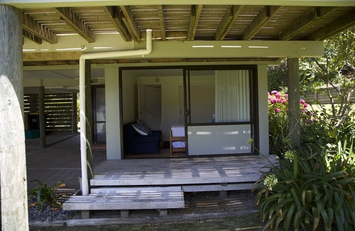 Onemana Maison | ONEMANA. Emplacement Premium. Traversez la route pour aller à la plage.