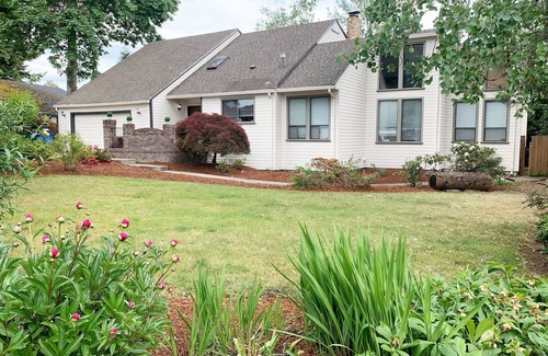 Vancouver Maison | #Oneofakind 5B Retreat w/Pool table,Sauna,Koi Pond