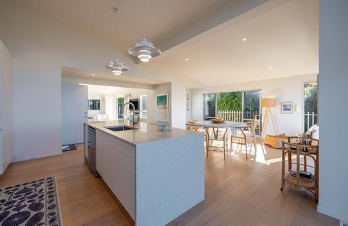 Oneroa Maison | Oneroa Vines and Views - Stay Waiheke