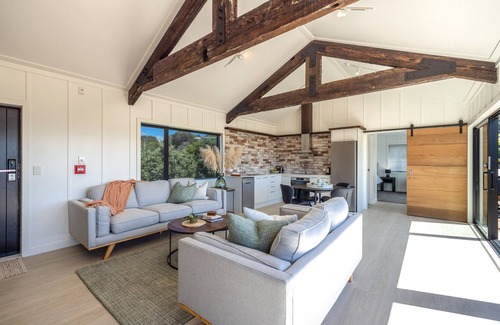 Onetangi Appartement | ONETANGI BEACH STAYS APARTMENT: Coast & Country
