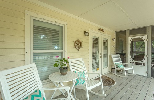 Magnolia Bluffs Maison | Only 5 min from the St. George or Apalachicola!