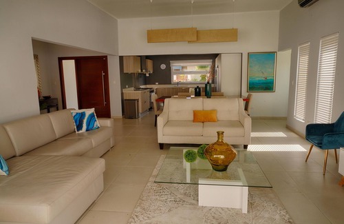 Esmeralda Villa | your private villa, minutes away from the beach