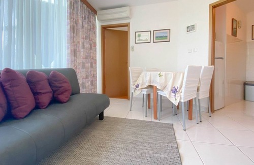 Zambratija Appartement | A seulement 80 mètres de la mer bleue Adriatique avec balcon privé, climatisation, WiFi