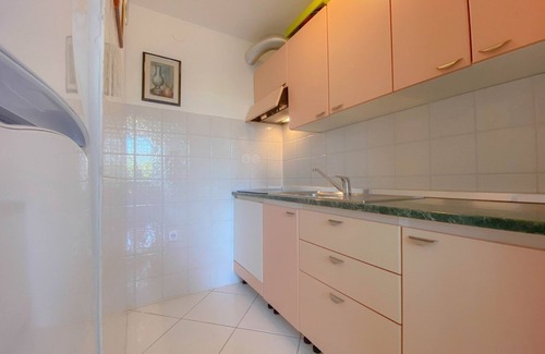 Zambratija Appartement | A seulement 80 mètres de la mer bleue Adriatique avec balcon privé, climatisation, WiFi