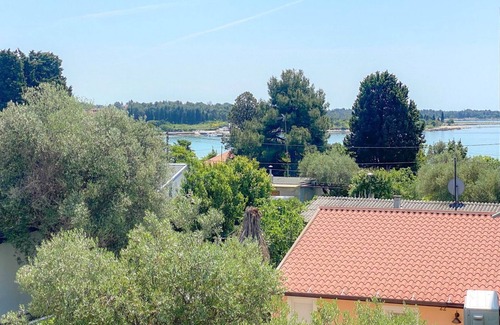 Zambratija Appartement | A seulement 80 mètres de la mer bleue Adriatique avec balcon privé, climatisation, WiFi